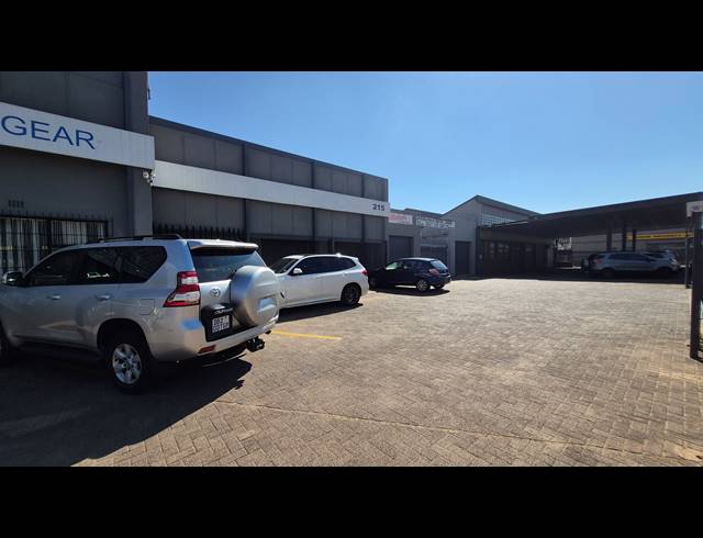 2,100M² FACTORY FOR SALE IN BOKSBURG EAST